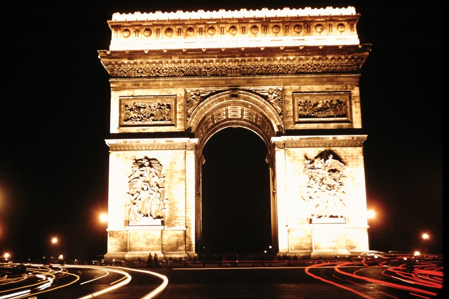 Arch of Triumph at night