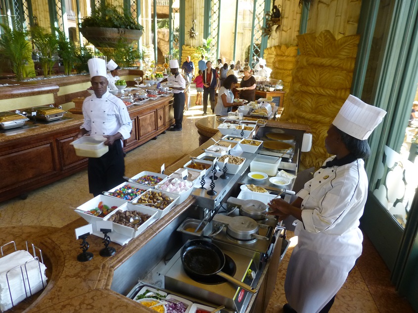 Breakfast at the Palace. Photo by FG.