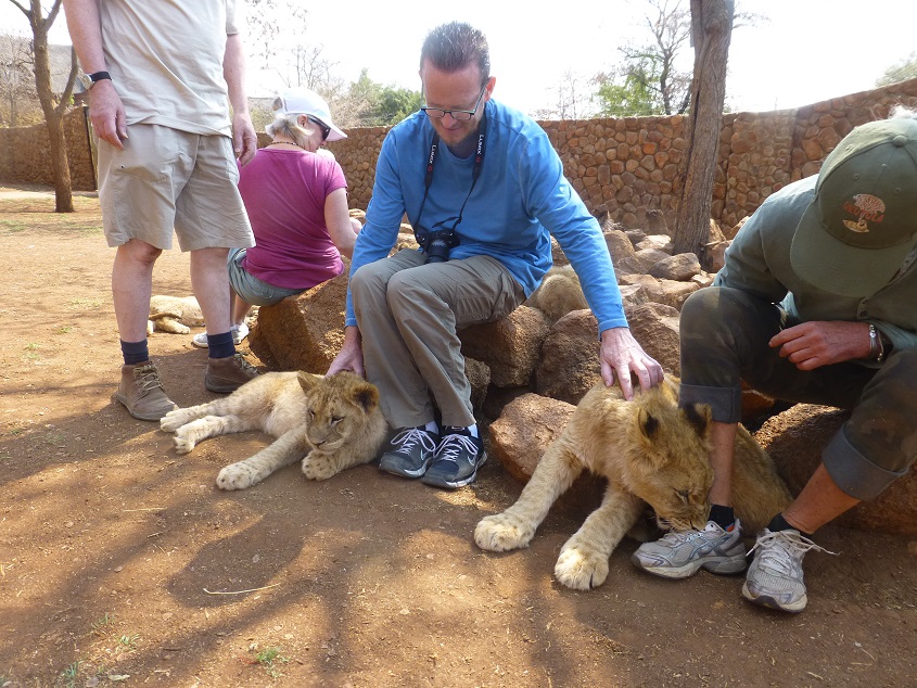 Bob petting lions. Photo by FG.