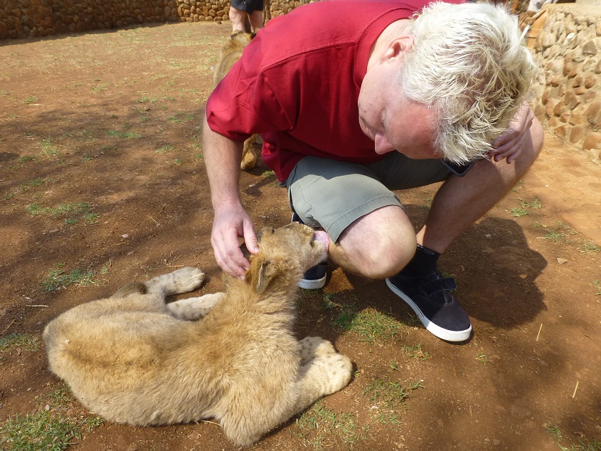 Tim petting lions. Photo by FG.