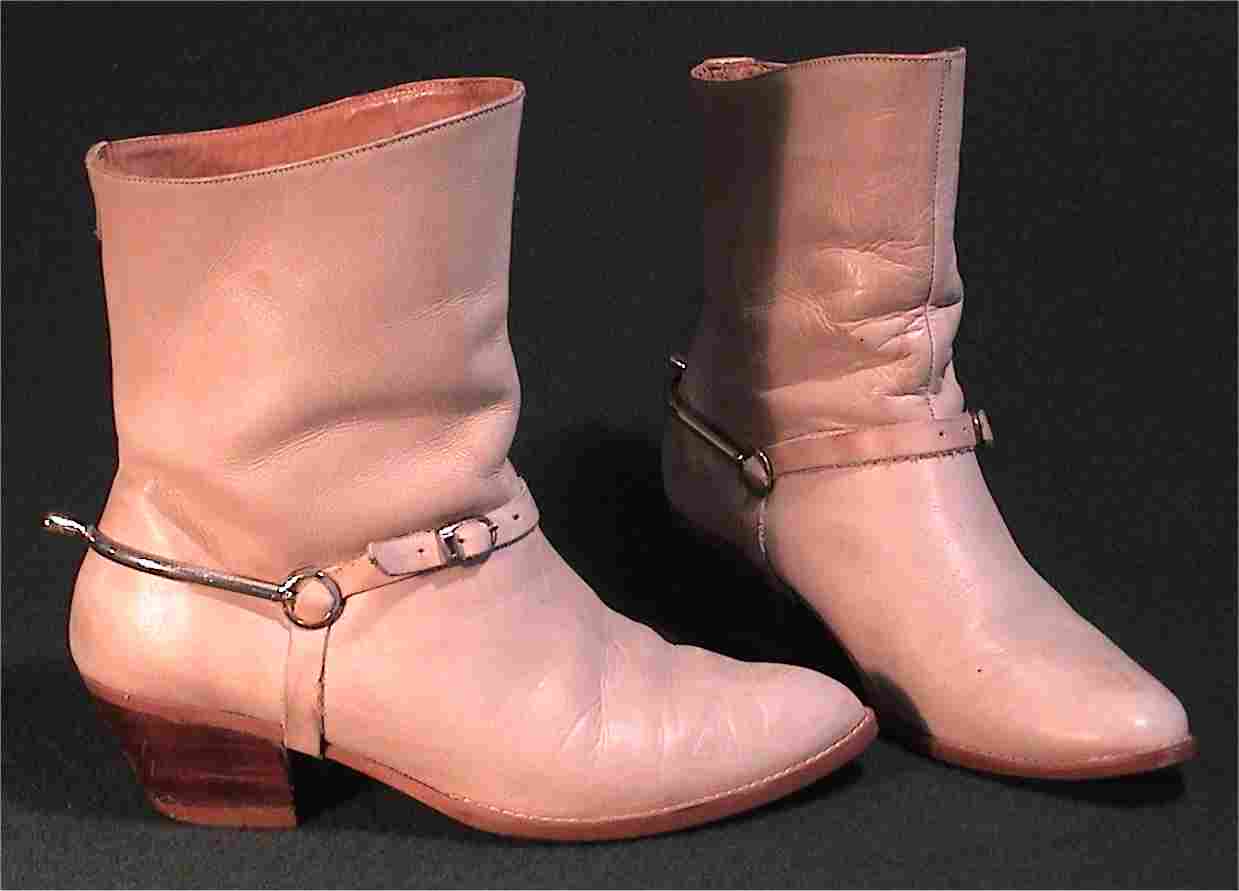 Boots with spurs