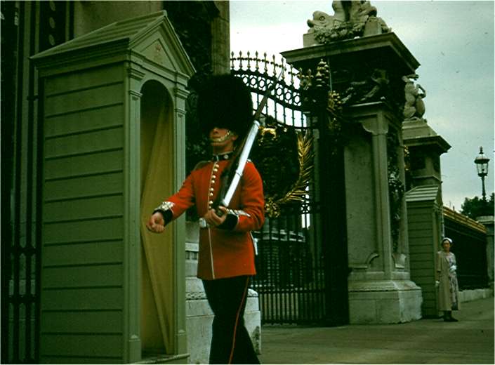 Colorfully attired guards march in front of Buckingham palace. Photo by FG.